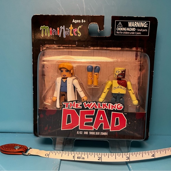 The Walking Dead Minimates - Series 4 - Alice and Shoulder Zombie - Picture 4 of 4